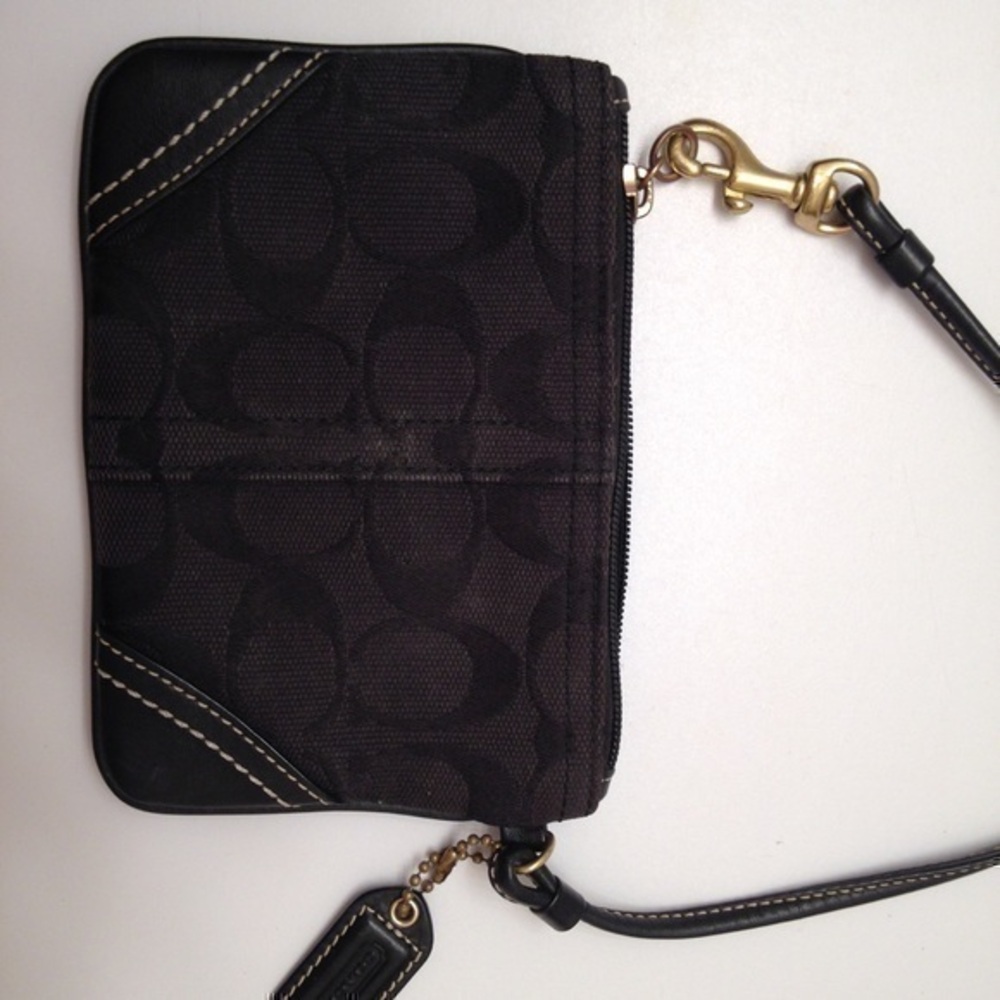 Coach signature v black jacquard leather wristlet